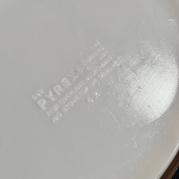 Vintage Pyrex Woodland Brown Covered Casserole Dish | 1.5 qt Retro Cookware - Picture 4 of 4